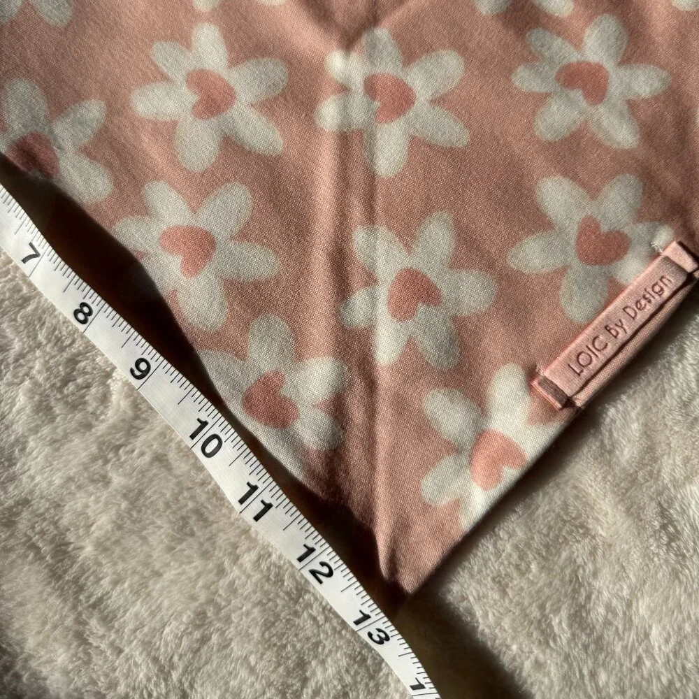 NWT Loic by Design Daisy Heart Pattern Dog Bandana for Valentine's Day, Pink, M